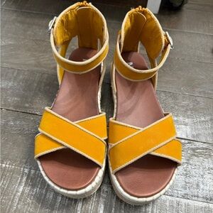 MIA NIB‎ Women's Tonya Flat Espadrille Sandals Mustard Yellow Vita-B Size 6.5
